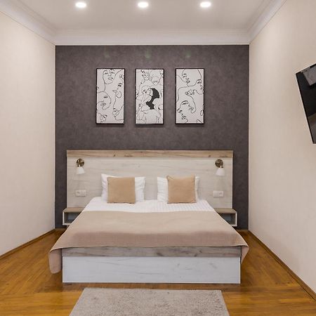 Demar Apart Herzena Lviv Luaran gambar