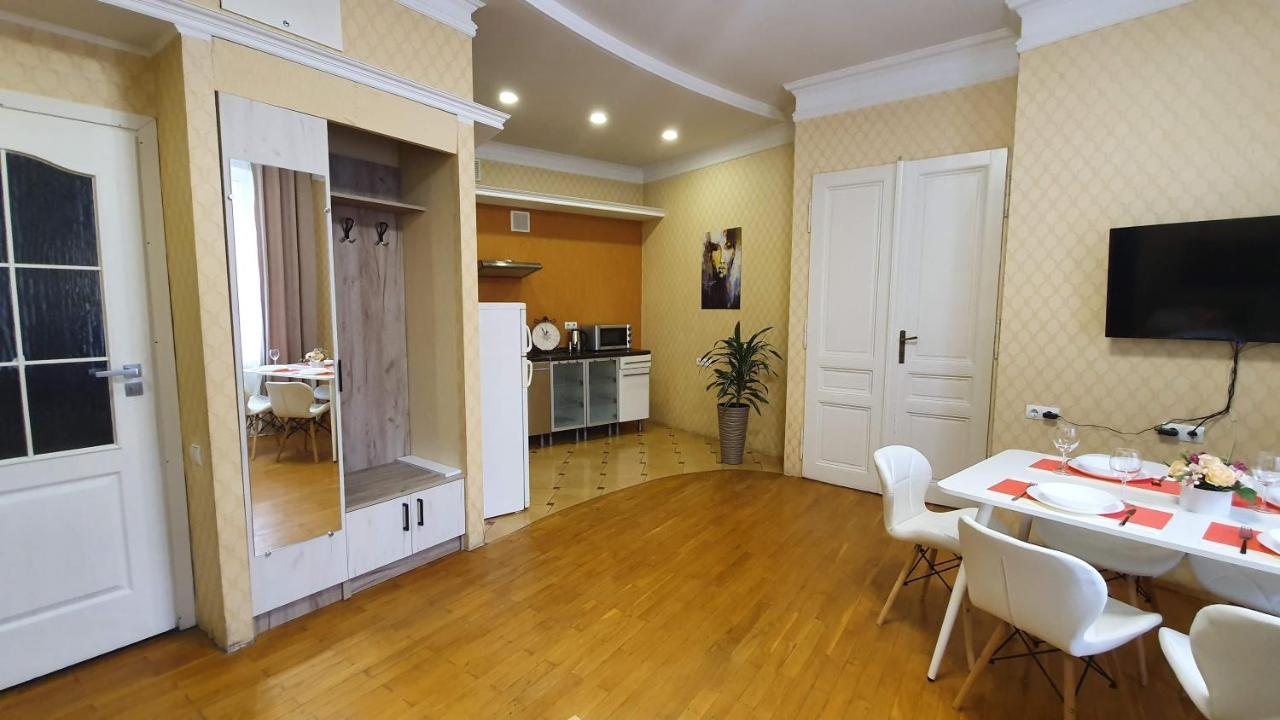 Demar Apart Herzena Lviv Luaran gambar