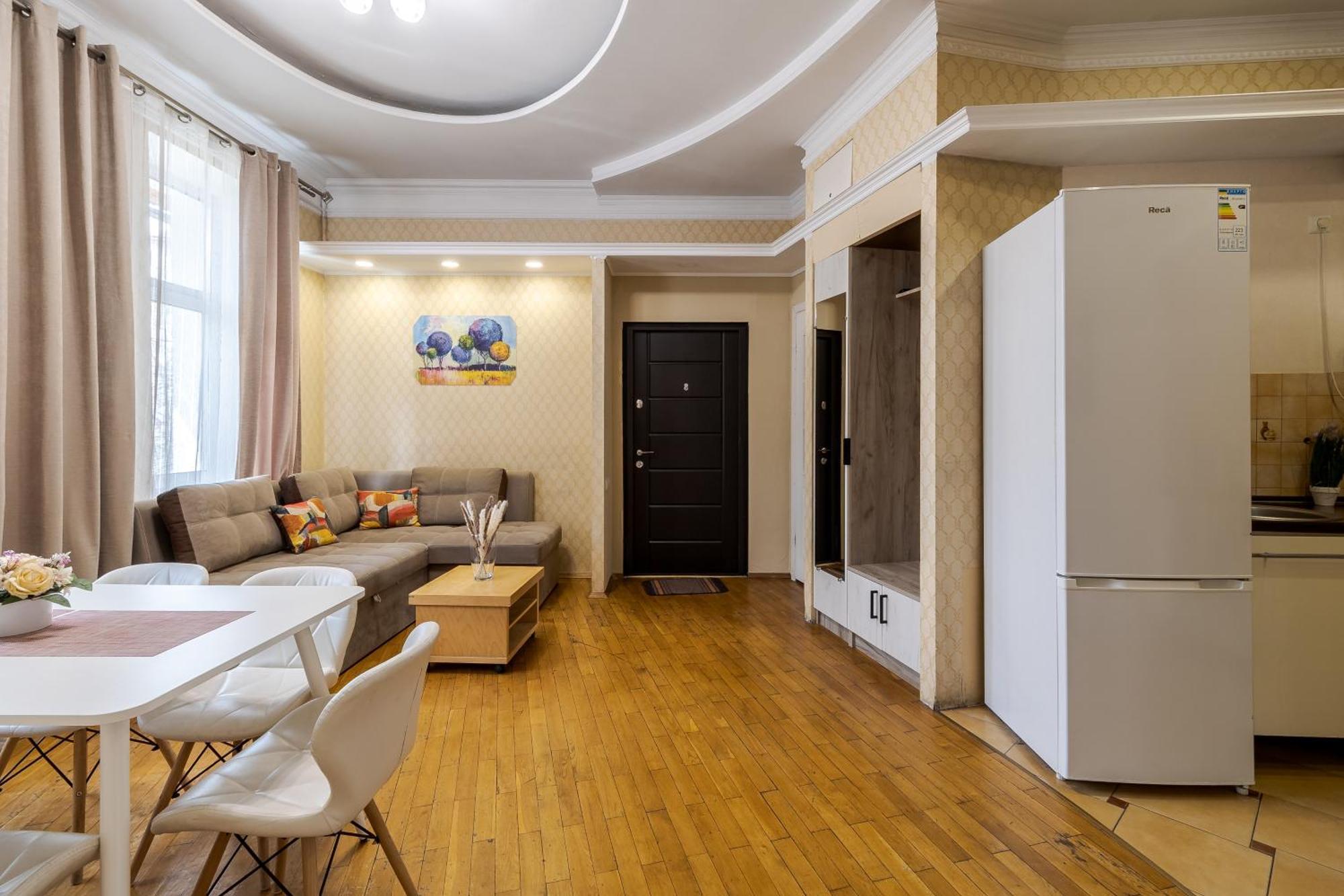 Demar Apart Herzena Lviv Luaran gambar