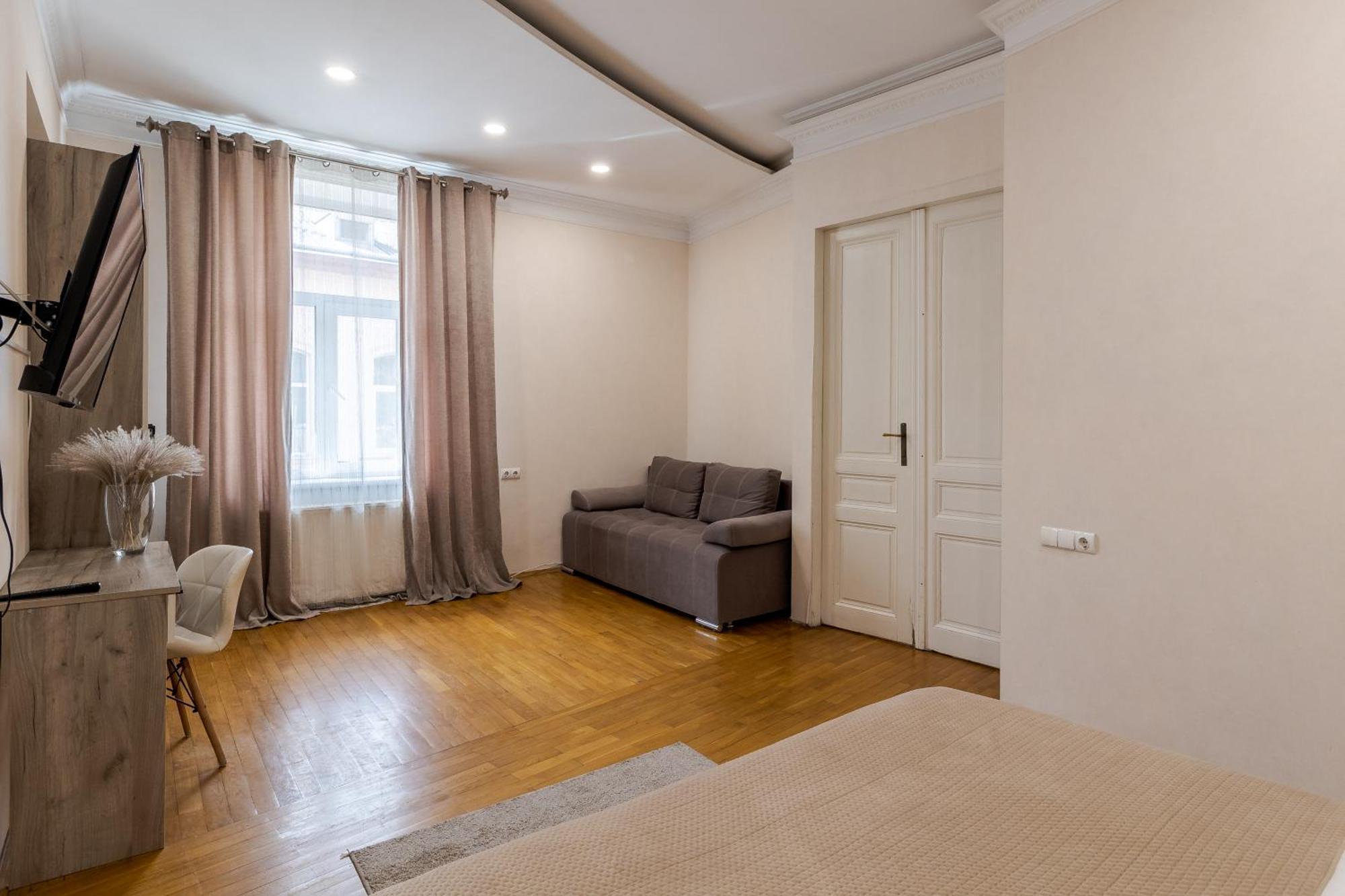 Demar Apart Herzena Lviv Luaran gambar