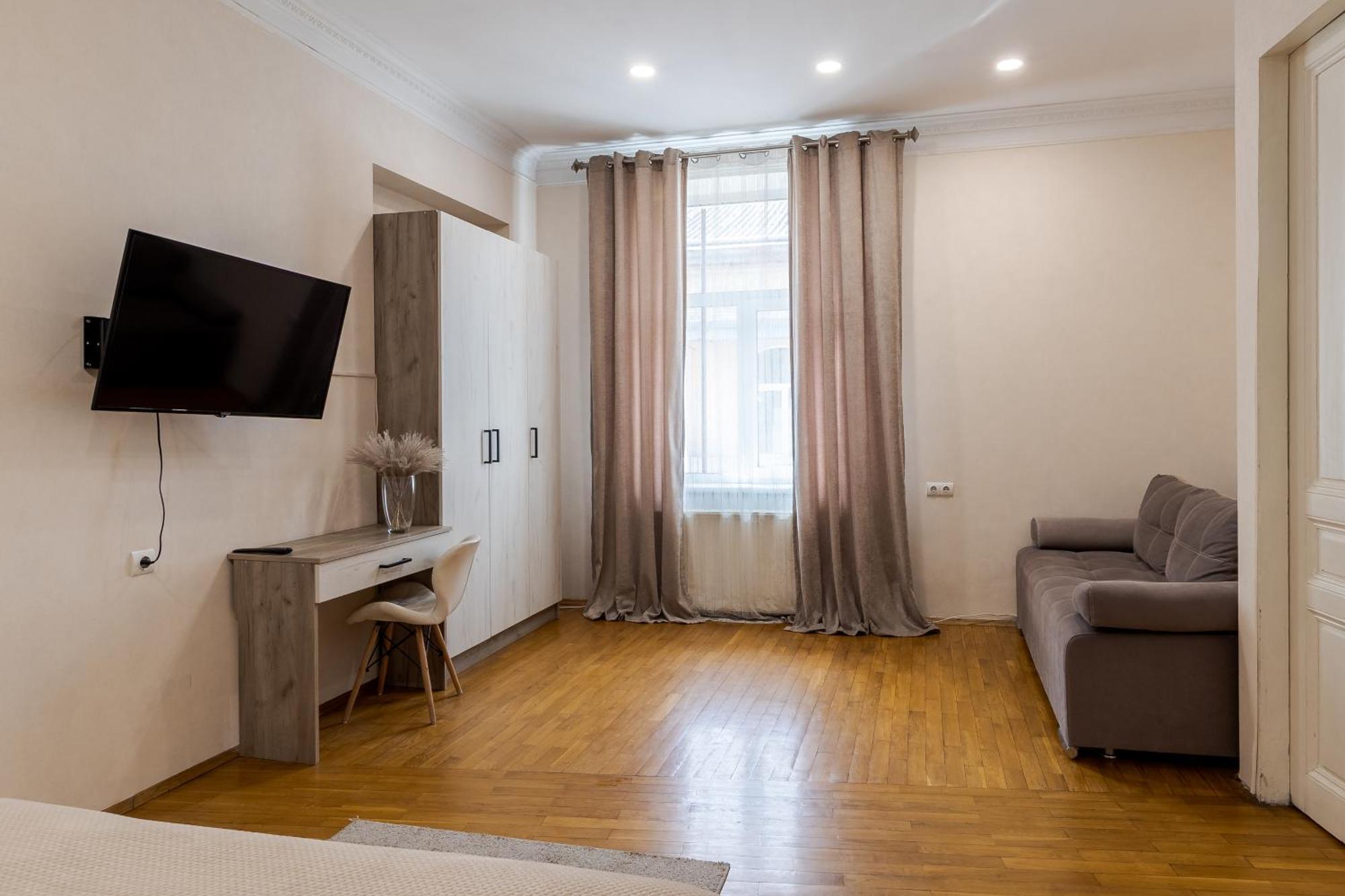 Demar Apart Herzena Lviv Luaran gambar